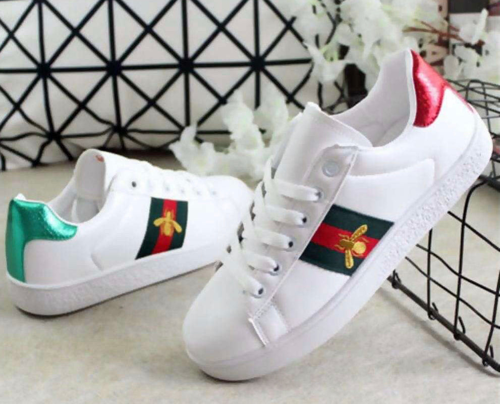 WHITE WITH RED AND GREEN STRIPE TRAINERS